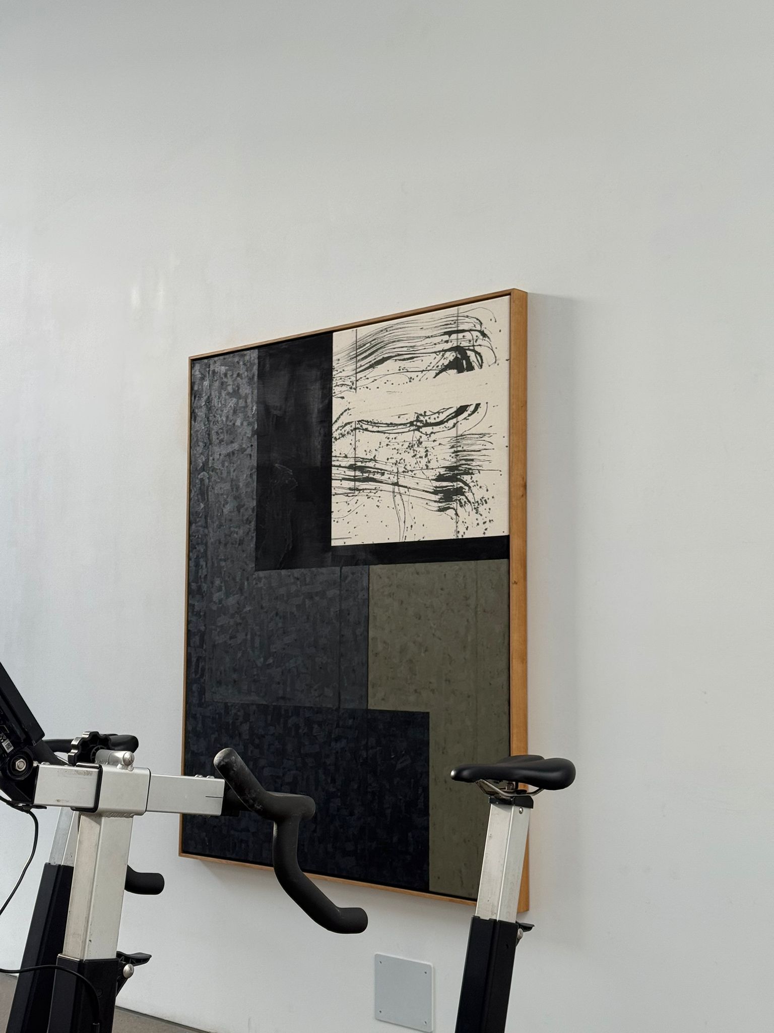 Instalación contemporánea en área de entrenamiento